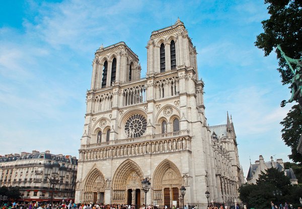 Notre-dame de paris : entre chef-d'œuvre et résilience